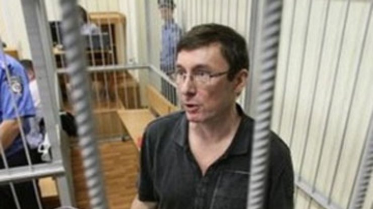 Адвокат Луценко: Даже суд не видит перспективы в деле об отравлении Ющенко