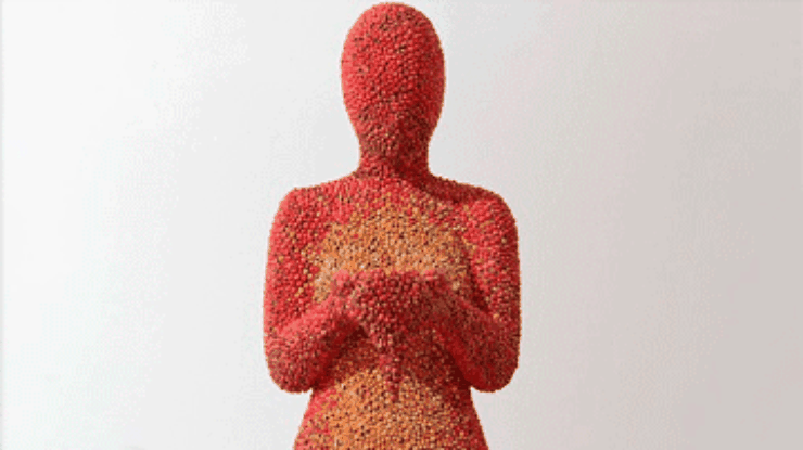 Венгерский художник создал скульптуру из 20 тысяч божьих коровок