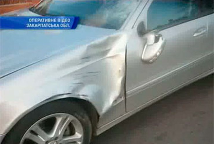 На Закарпатье "Мерседес" сбил подростка на пешеходном переходе