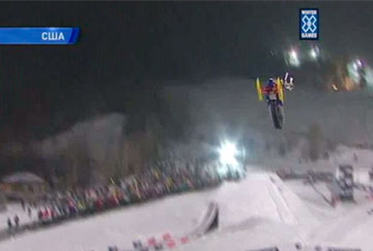 Колтен Мур упал во время соревнований по езде на снегоходе