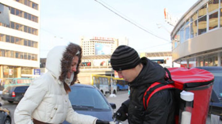 В Днепровском районе неизвестные продолжают поить людей кофе