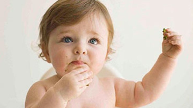 Врачи: Младенцам при отнятии от груди рекомендуется есть руками