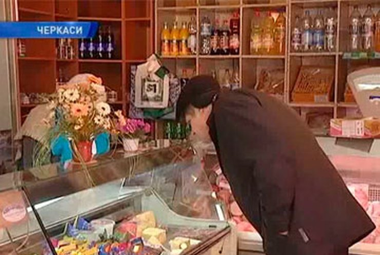 В Черкасской области выявили ряд серьезных нарушений на продуктовом рынке