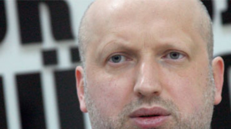 Турчинов заявил, что стаж водителю Луценко был засчитан законно