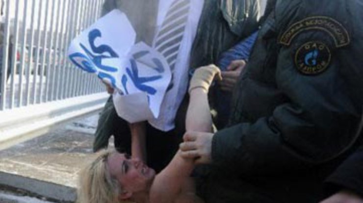 За флаг над Газпромом девушка из FEMEN отделалась штрафом