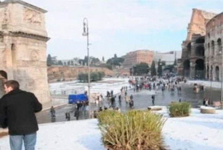 В Риме рушится Колизей из-за морозов