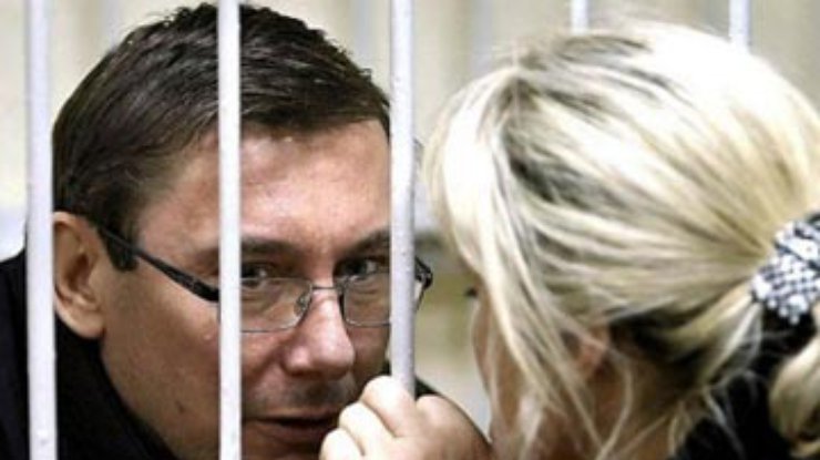 Жена Луценко: Экс-министра хотят изолировать от выборов