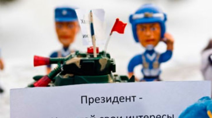 Российские власти запретили проводить "игрушечный" митинг