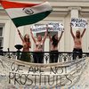 Против FEMEN возбудили дело за надругательство над флагом Индии