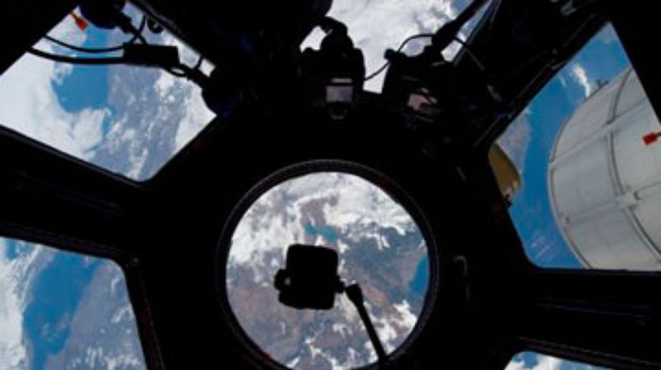 Канадский космонавт возьмет на МКС гитару, чтобы записать на орбите диск