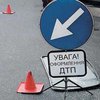 Спавшего на дороге мужчину переехал автомобиль