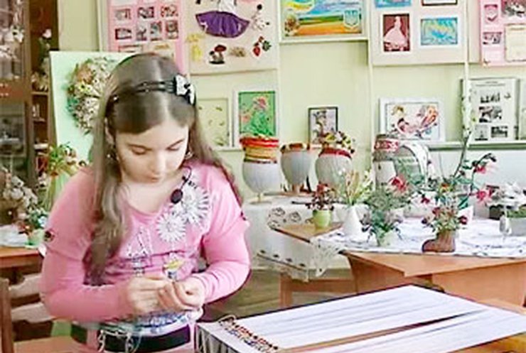 Во Львове живет 10-летняя мастерица по плетению из бисера