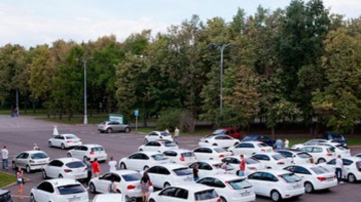 Белый  стал любимым цветом украинских автомобилистов - исследование