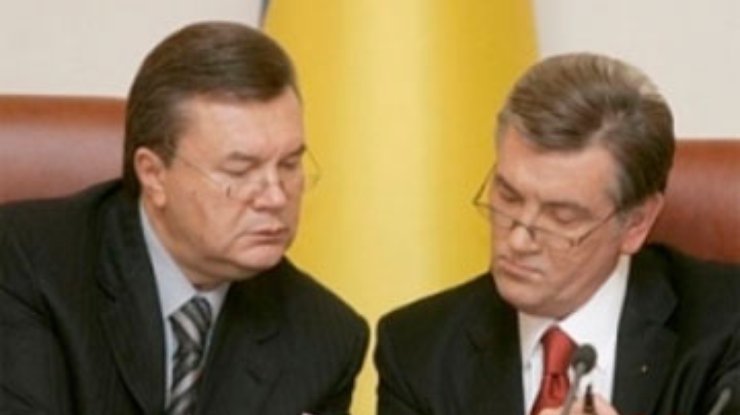 Янукович пожелал Ющенко семейного уюта в день рождения
