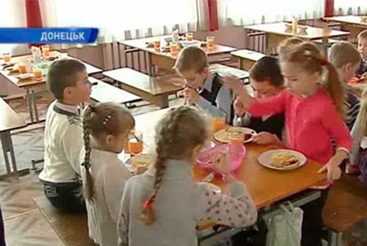 Донецкие депутаты хотят обеспечить детей яблоками
