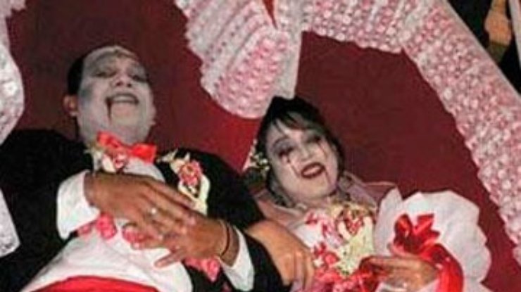 В Китае выкапывают трупы для проведения "свадьбы призраков"