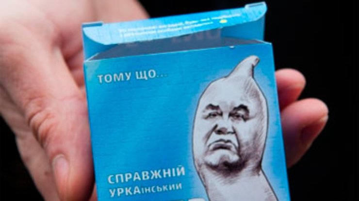 За презервативы с Януковичем организатору акции дали 15 суток