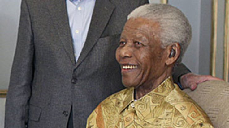 Нельсон Мандела перенес операцию по удалению грыжи