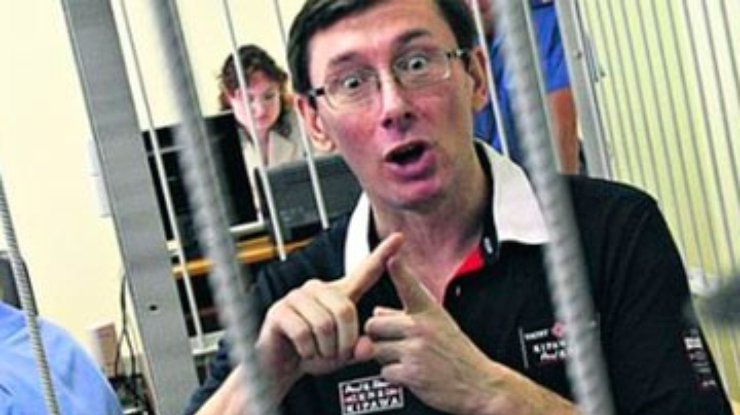 Сегодня суд должен огласить приговор Луценко