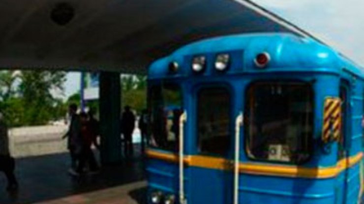 На Святошинско-Броварской линии метро сломался поезд