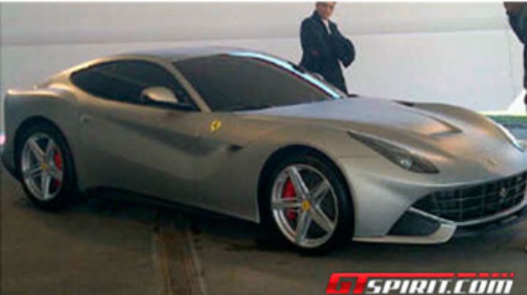 Компания Ferrari продемонстрировала новый суперкар в виде деревянного макета