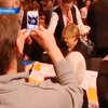 Официант уронил на Ангелу Меркель 5 бокалов пива