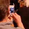 Официант облил пивом спину Ангелы Меркель