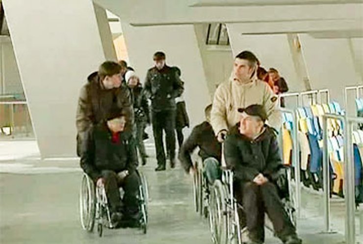 Львовские инвалиды просят обустроить для них проезд к "Арена-Львов"