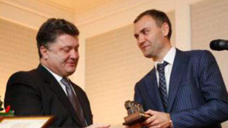 Янукович поставил Порошенко на паузу