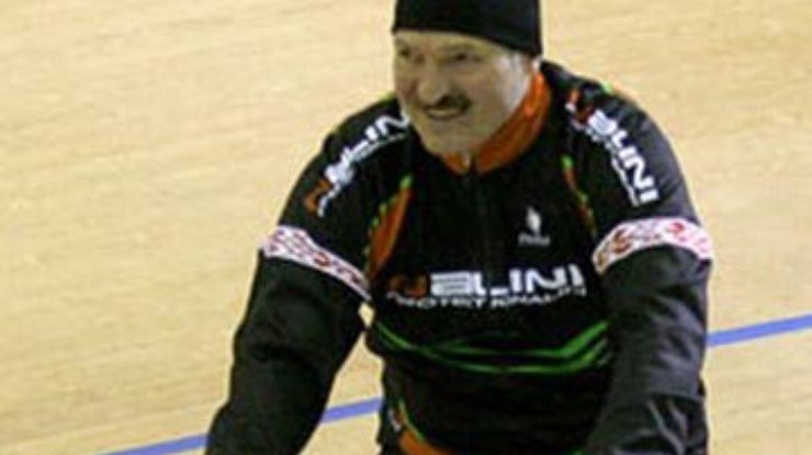 Лукашенко предложил главе союза велосипедистов посоревноваться