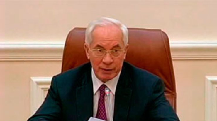 Азаров активно ищет кредиты на финансовых рынках