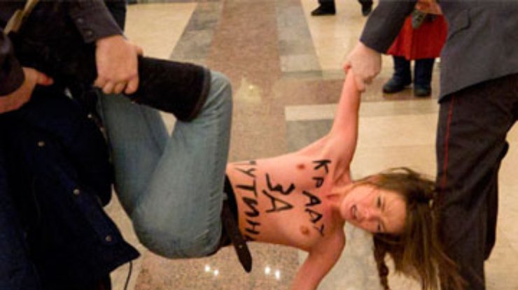 Активисток FEMEN в Москве обвиняют в мелком хулиганстве
