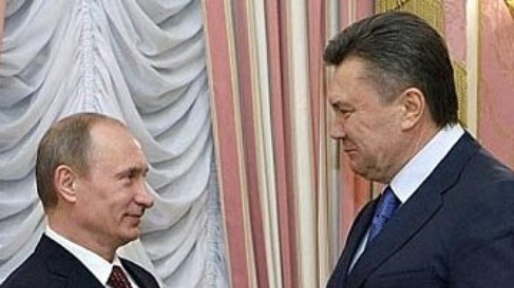 Янукович и Азаров поздравили Путина с победой на выборах