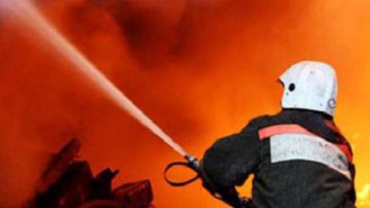 При тушении пожара на Крюковском вагонзаводе пострадали два работника МЧС