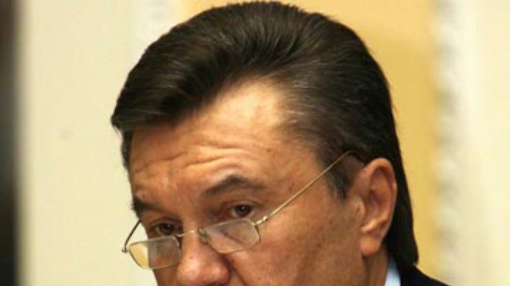 Янукович поручил КМ с 1 мая повысить 9 миллионам пенсионерам пенсии