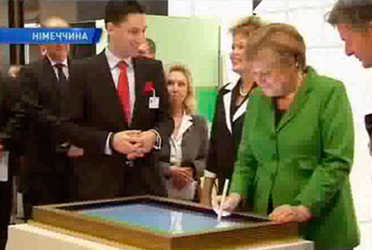 Ангела Меркель посетила компьютерную выставку Cebit