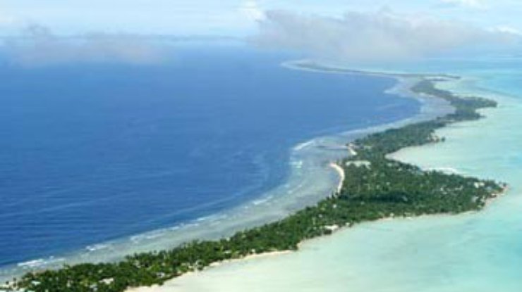 Президент тонущего Кирибати решил переселить свой народ на Фиджи
