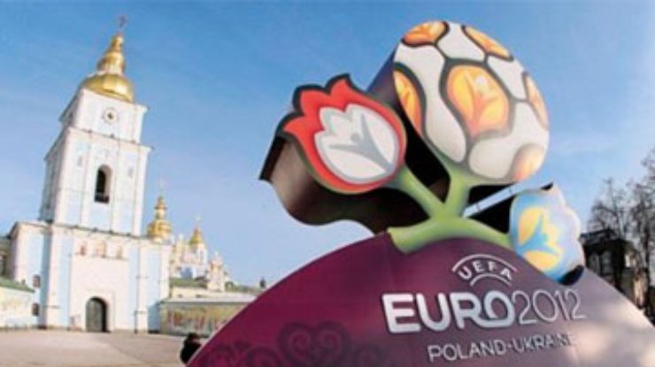 В УЕФА сожалеют, что принимающие Евро-2012 города так далеко друг от друга