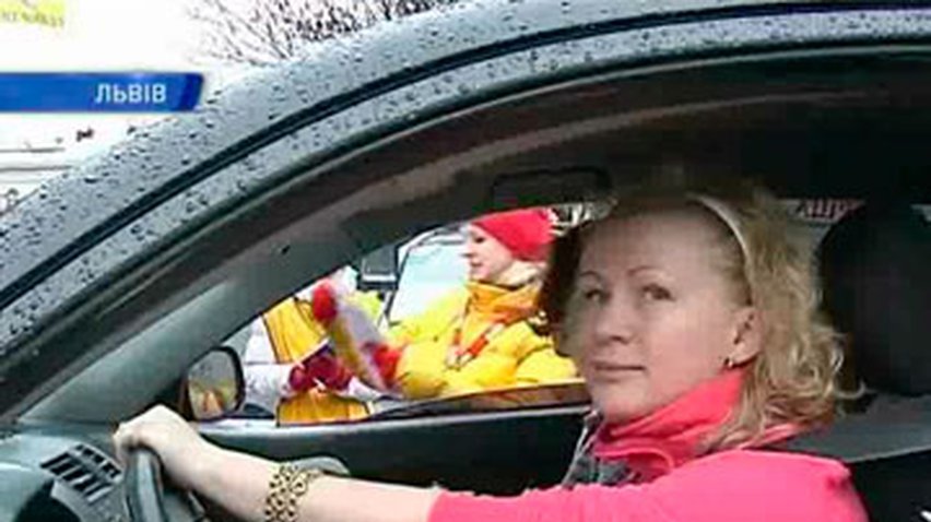 Львовянки соревнуются в водительском мастерстве