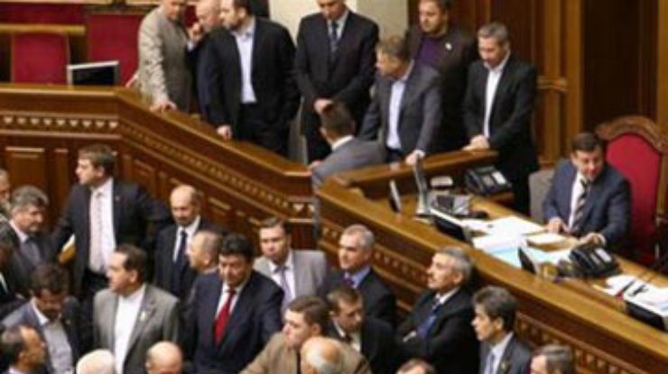 БЮТ и НУНС заблокировали трибуну Рады
