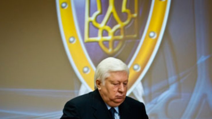 Янукович поручил Пшонке разобраться со зверским изнасилованием в Николаеве
