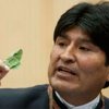 Боливийский судья гадает на листьях коки перед вынесением приговоров