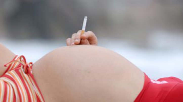 Депутаты хотят штрафовать за курение и алкоголь беременных и подростков