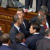 Оппозиция грозит блокированием трибуны, если не придет Лавринович