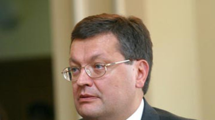 Грищенко пообещал предпринимателям помощь украинских посольств
