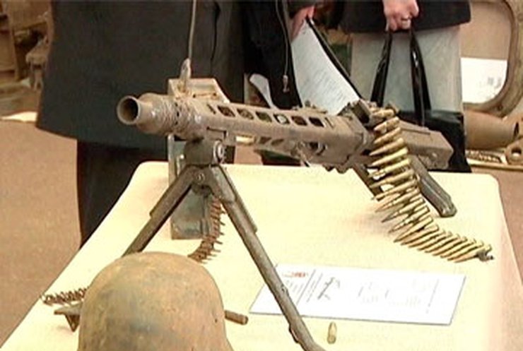 Военные археологи передали историческому музею коллекцию экспонатов времен ВОВ