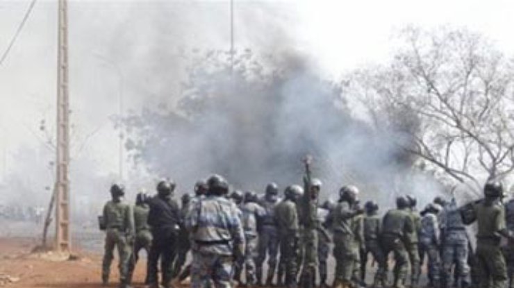 Мятежные солдаты пытаются захватить власть в Мали