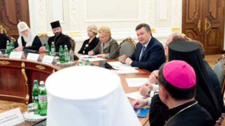 Эксперты: Представителей церквей вызвали к Януковичу, чтобы не отпустить в Брюссель