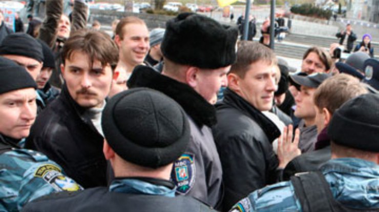 Киевская прокуратура поручила милиции разобраться с акцией "Готовь палатку весной"