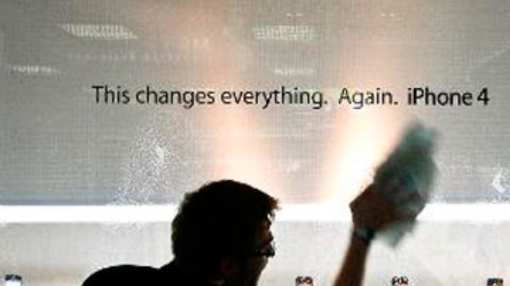 Престарелая американка требует от Apple 1 миллион за сломанный нос